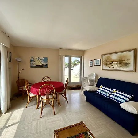 Spacieux T3 Avec Terrasse Ensoleillee Et Parking - Fr-1-494-211 * Royan